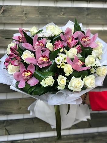 Букет цветов из: Розы и Хризантемы в Каринское