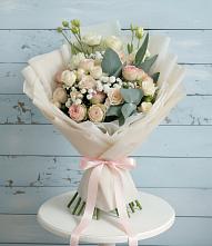 Букет цветов из:  Розы и Лизиантусы в Каринское