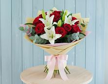 Букет цветов из:  Лилии и Розы в Каринское