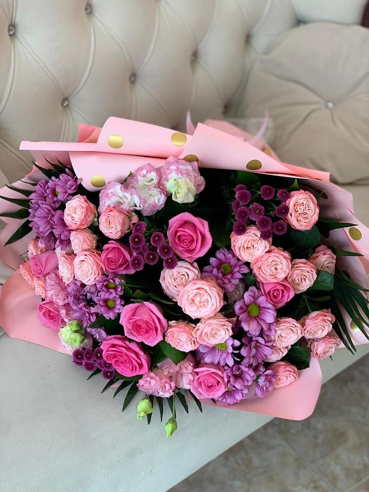 Букет цветов из: Хризантемы, Розы и Лизиантусы в Каринское