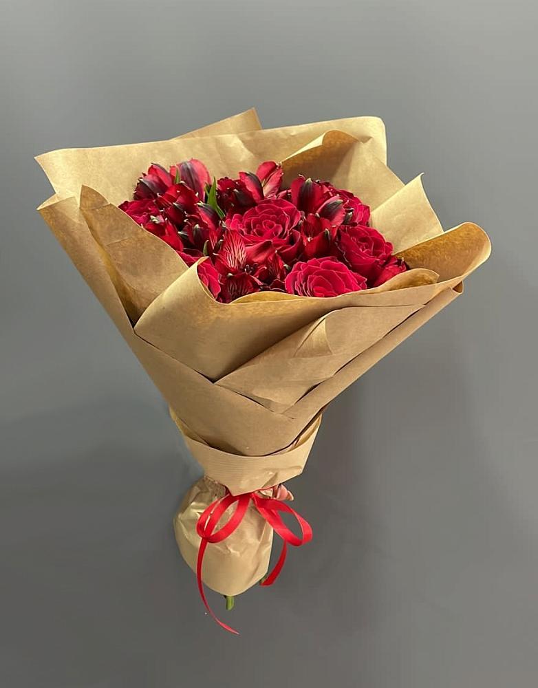 Букет цветов из: Альстромерии и Розы в Каринское