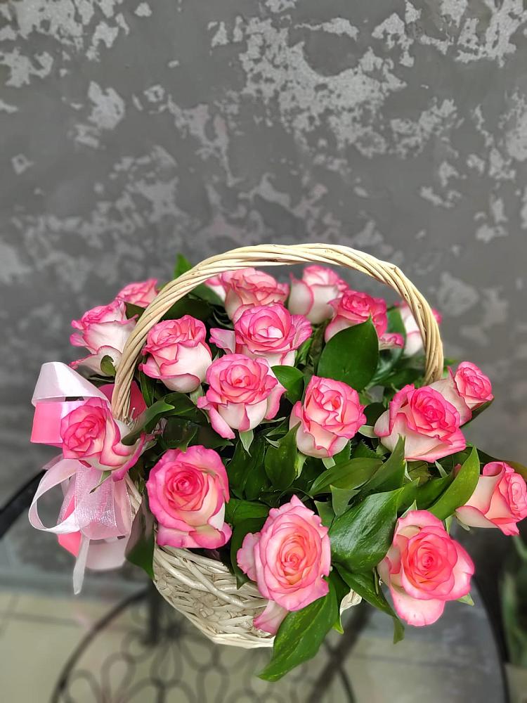 Цветочная композиция из Розы в корзине в Каринское