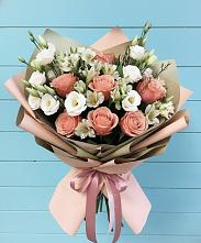 Букет цветов из:  Розы, Альстромерии и Лизиантусы в Каринское