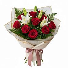 Букет цветов из:  Лилии и Розы в Каринское