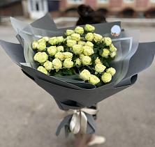 Букет Белые кустовые розы Солинеро в Каринское