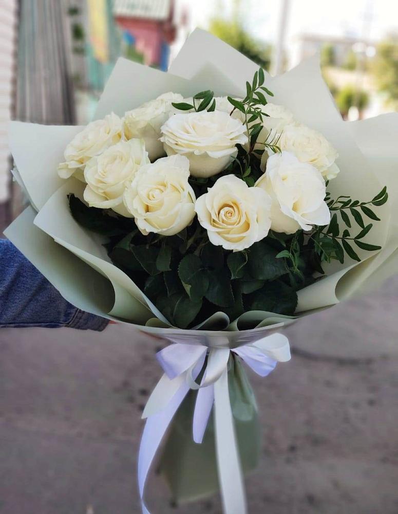 Букет Белые розы Проуд в Каринское