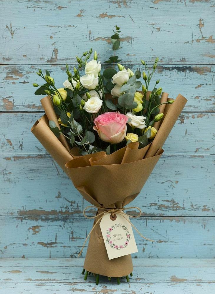 Букет цветов из: Розы и Лизиантусы в Каринское