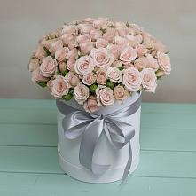 Цветочная композиция из Розы в шляпной коробке в Каринское