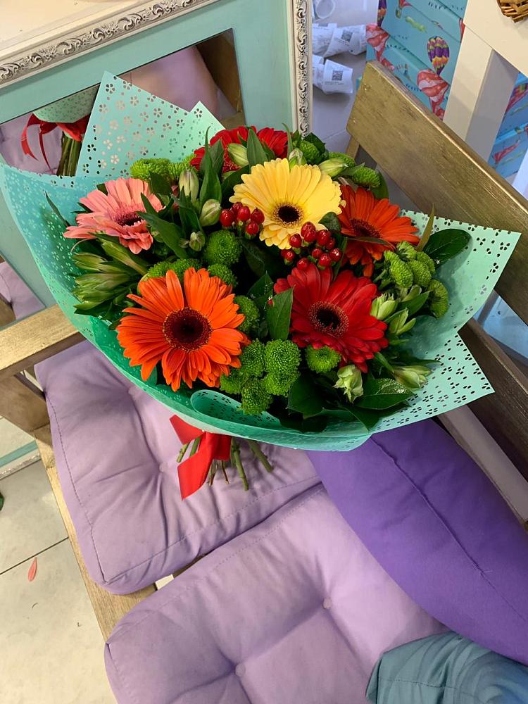 Букет цветов из: Герберы, Хризантемы и Альстромерии в Каринское