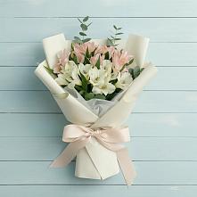 Букет цветов из:  Альстромерии в Каринское