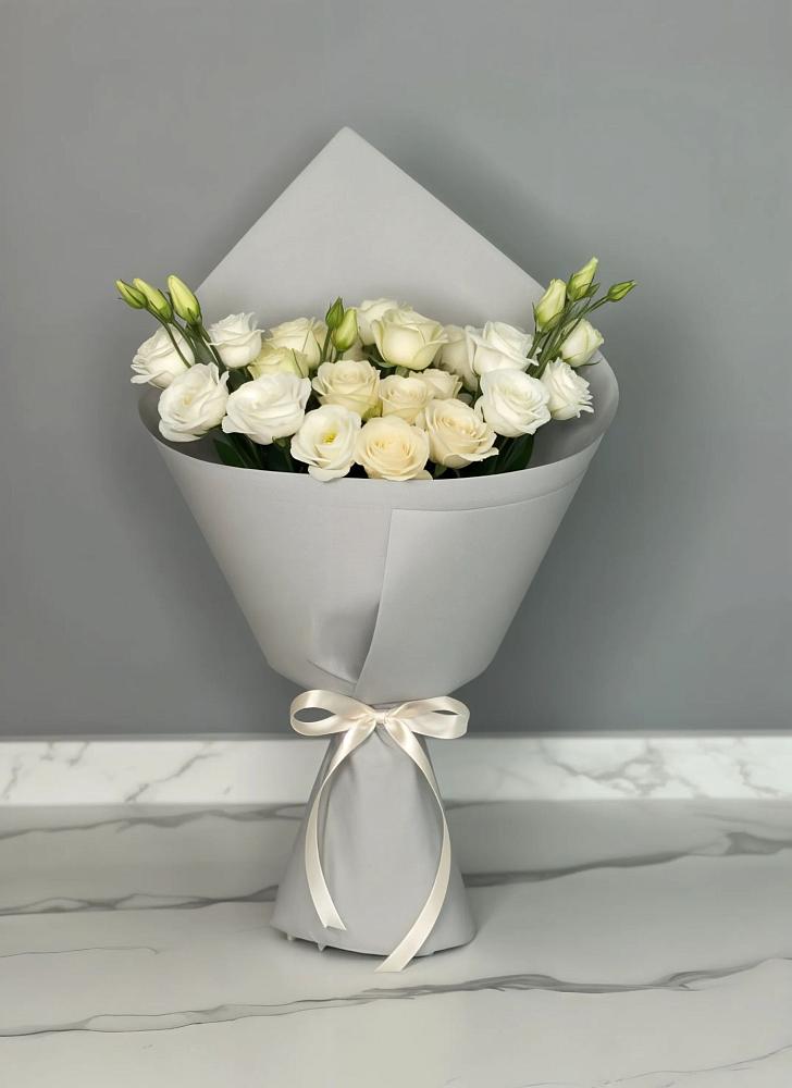 Букет цветов из: Розы и Лизиантусы в Каринское