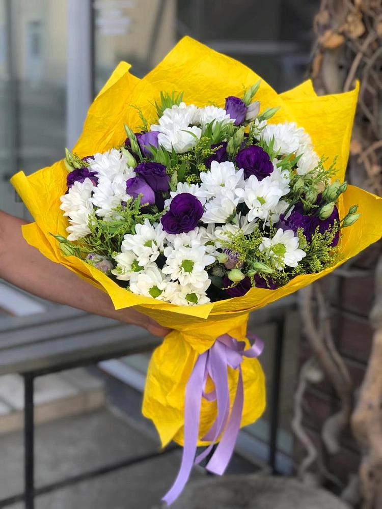 Букет цветов из: Ирисы, Хризантемы и Ромашки в Каринское