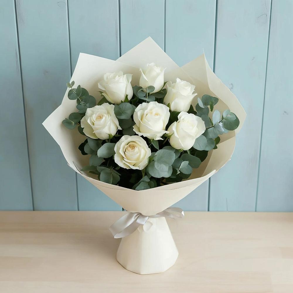 Букет Белые розы в Эвкалипте в Каринское