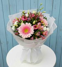 Букет цветов из:  Герберы, Альстромерии и Лизиантусы в Каринское
