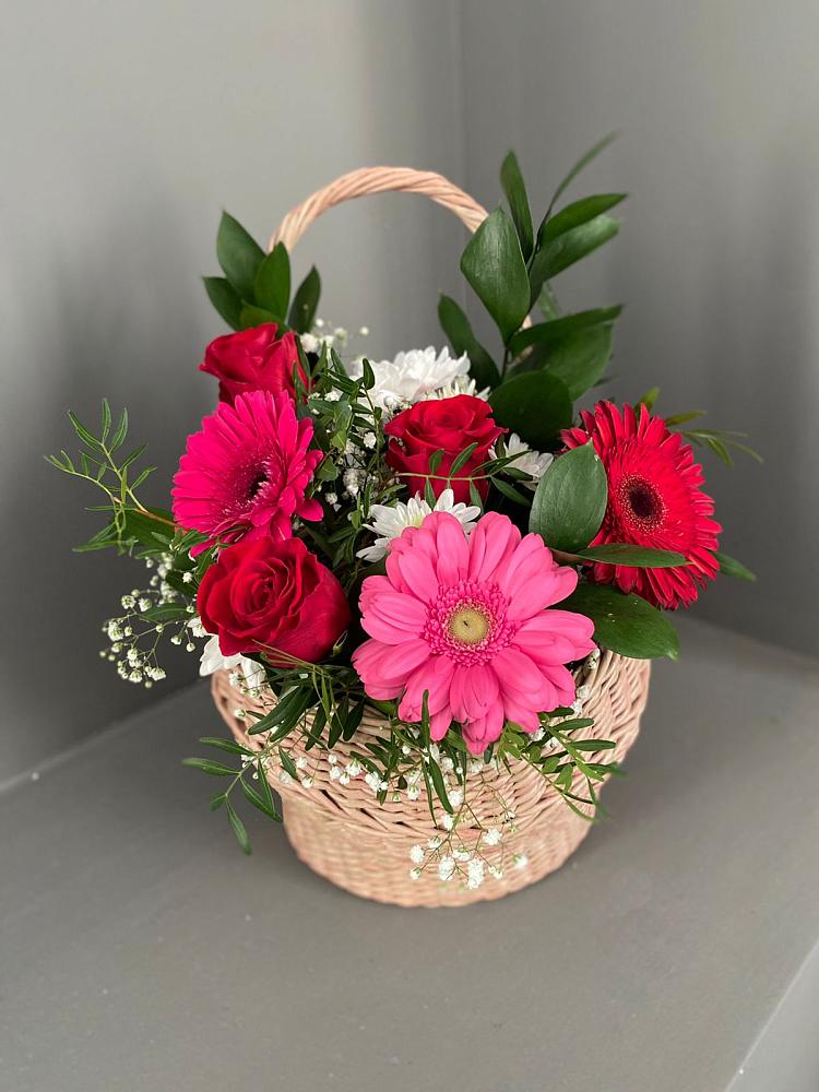 Цветочная композиция из Розы, Хризантемы и Герберы в корзине в Каринское