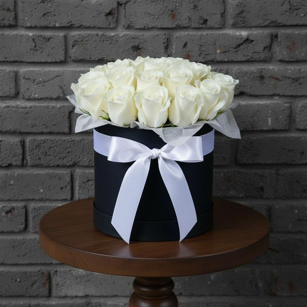 Цветочная композиция из Розы в шляпной коробке в Каринское