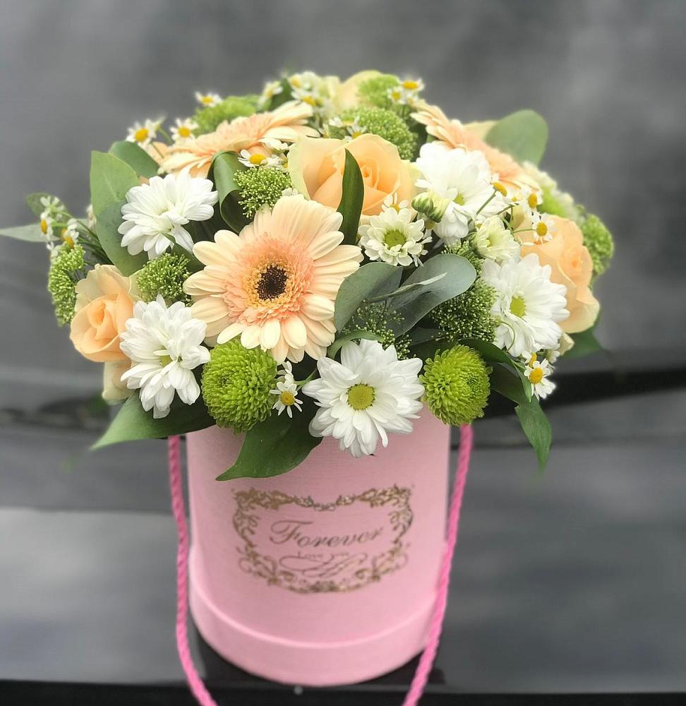 Цветочная композиция из Розы, Герберы и Хризантемы в шляпной коробке в Каринское