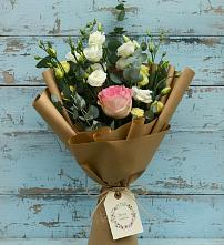 Букет цветов из:  Розы и Лизиантусы в Каринское