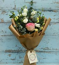 Букет цветов из:  Розы и Лизиантусы в Каринское