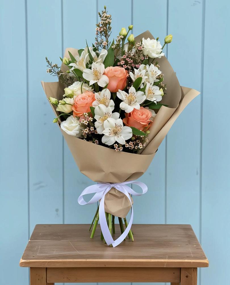 Букет цветов из: Альстромерии, Лизиантусы, Розы и Хризантемы в Каринское