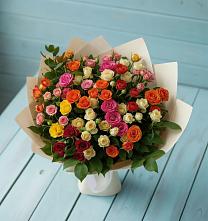 Букет Микс из разноцветных кустовых роз в Каринское