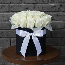 Цветочная композиция из Розы в шляпной коробке в Каринское