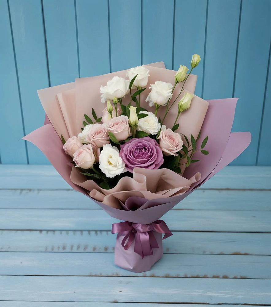 Букет цветов из: Розы и Лизиантусы в Каринское